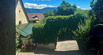 Cozy apartment in a farmstead with a beautiful garden