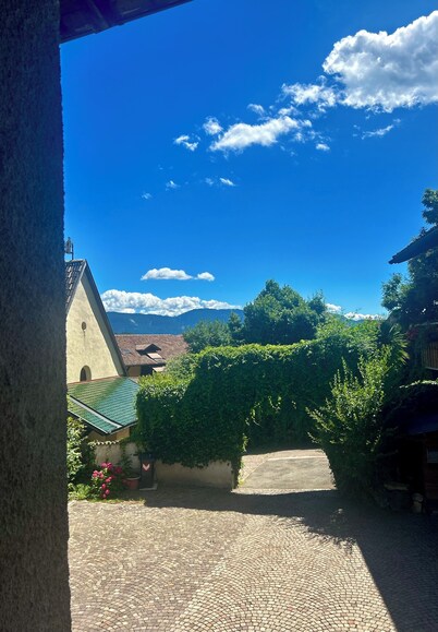 Cozy apartment in a farmstead with a beautiful garden 