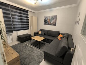 Appartement Deluxe, 1 chambre, fumeur, balcon | Coin séjour