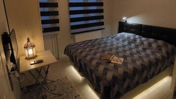 Apartemen Deluks, 1 kamar tidur, Boleh Merokok, balkon | 1 kamar tidur dan didekorasi berbeda-beda