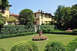 Exterior - Apartment in historic villa with garden and pool near Lake Como (Calco Superiore)