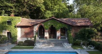 Apartment in historic villa with garden and pool near Lake Como