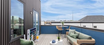 The Outrider by AvantStay Chic Stay Close to Broadway