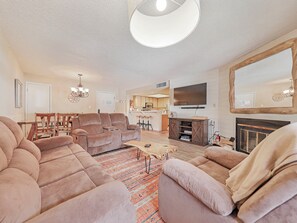 Smart TV, fireplace, table tennis, books - Giant Steps Corner Unit Ski-In/Ski-Out (Brian Head)