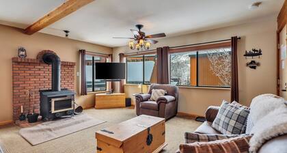 Mountain Hideaway Condo Across the Street from Giant Steps