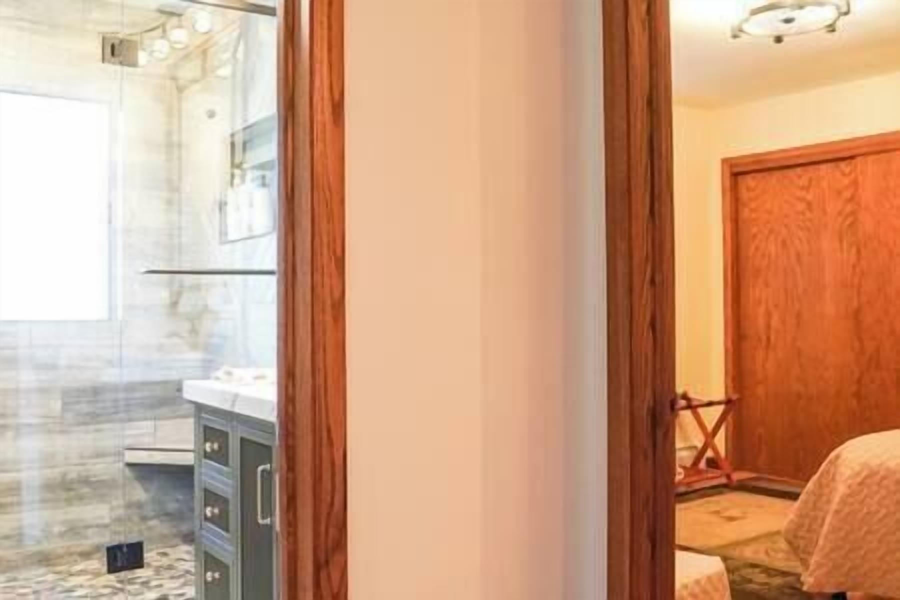 2 عدّة غرف نوم وواي فاي وملاءات أسرّة