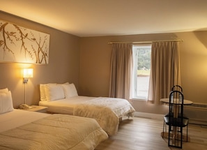 1 bedroom, Egyptian cotton sheets, premium bedding, down comforters