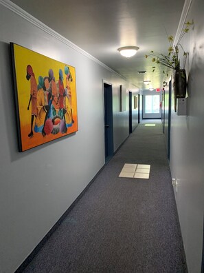 Mains courantes dans les couloirs