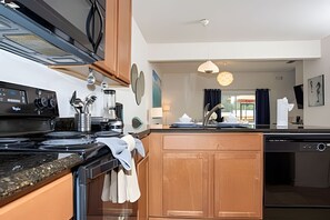 Fridge, microwave, oven, dishwasher - Cozy 3BR house affordable at Bella Vida Resort (Kissimmee)