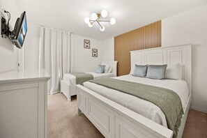 3 bedrooms, iron/ironing board, bed sheets