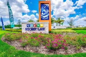 Property grounds - Beautiful 4BR Storey Lake Resort close to Disney (Kissimmee)
