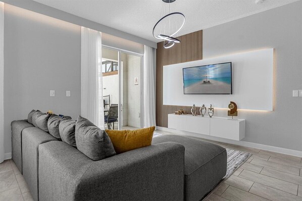 TV - Memorable House 5BR Near Disney 10 Min (Kissimmee)