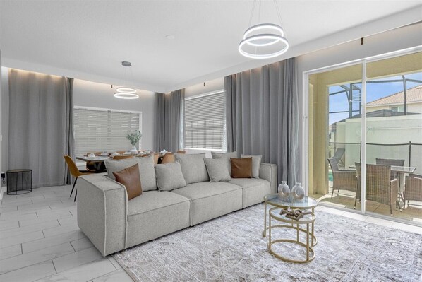 TV - Comfortable 5BR Home Near Disney 10 min (Kissimmee)