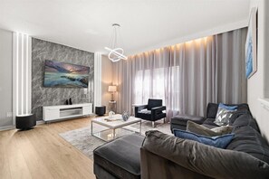 Unclassified image, 4 of 48, button