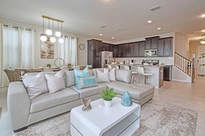 TV, video games - Luxurious Home Near Disney w/ Exclusive Water Club (Kissimmee)