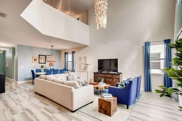 TV - Cozy 5BD Home at Storey Lake Resort Lake View (Kissimmee)