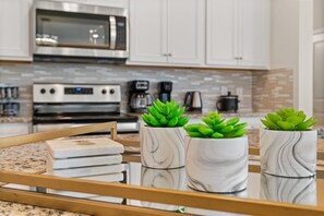 Fridge, microwave, oven, dishwasher - Magnificent 5BR Home at Windsor Island Resort (Davenport)