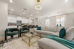 TV - Magnificent 5BR Home at Windsor Island Resort (Davenport)