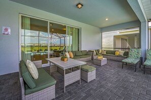 Terrace/patio - New Luxury 10 Bedrooms Home - Windsor Island (Davenport)