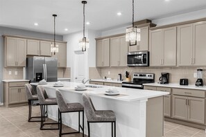 Fridge, microwave, oven, dishwasher - Living the Dream in Solara: 9-Bedroom Home (Kissimmee)