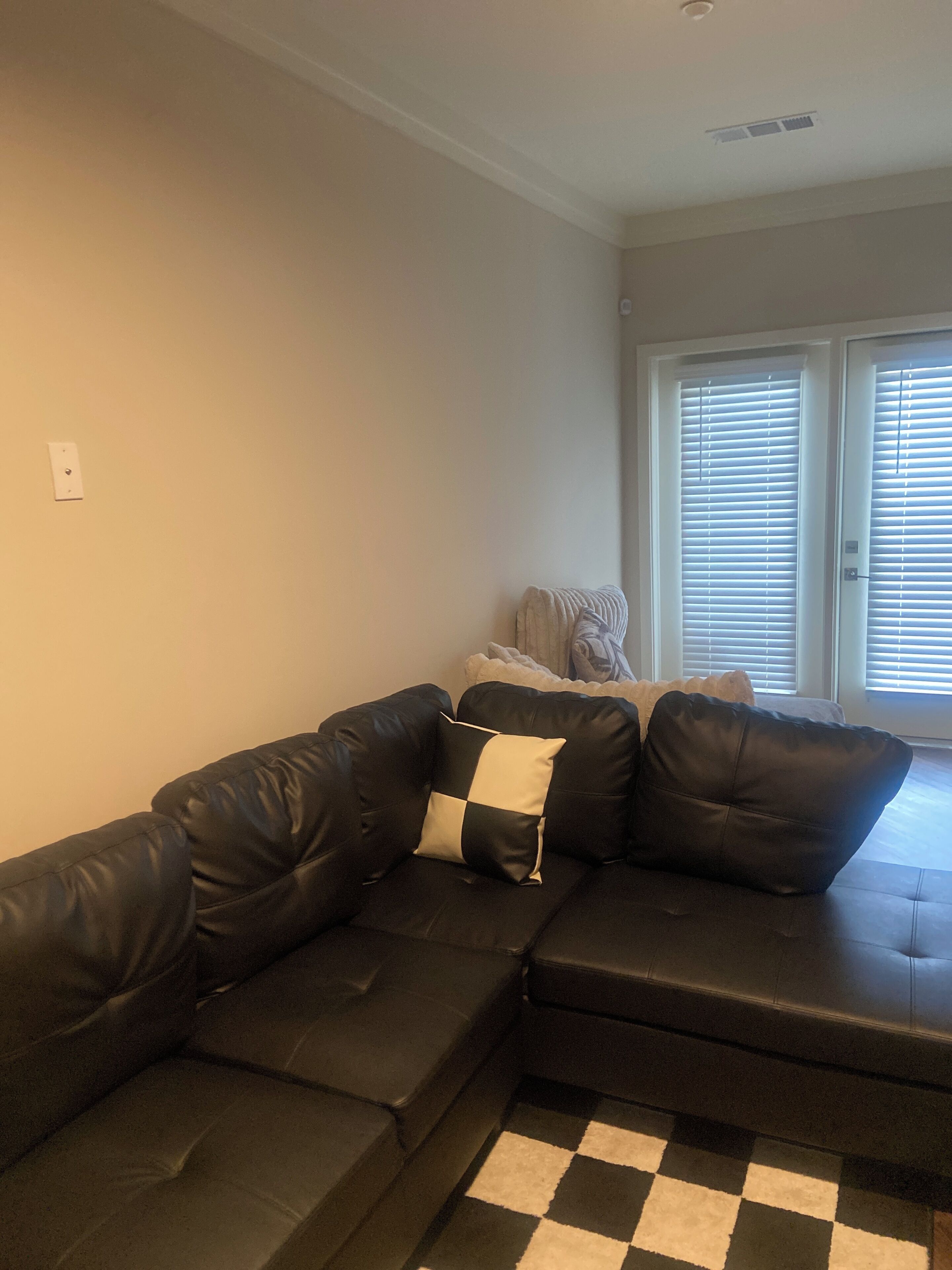 Cozy apartment in peaceful McDonough with fitness room, AC, WiFi included pool 
