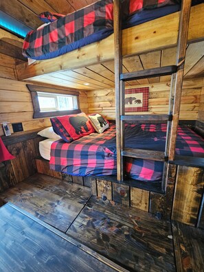 1 bedroom, bed sheets
