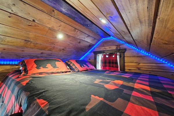 1 bedroom, bed sheets