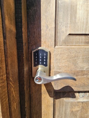 Miscellaneous - Black Bear Bungalow:Cozy tiny home in enchanting wooded Spokane with AC (Spokane)