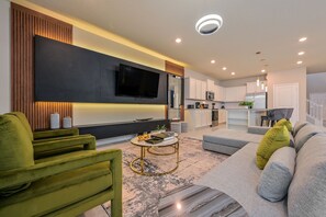 TV - New Luxury Single Family 9BR Windsor Island Resort (Davenport)