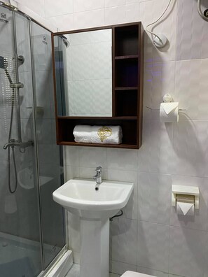 Free toiletries, towels, toilet paper