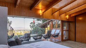 Individually decorated, individually furnished, laptop workspace