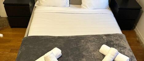 2 chambres, fer et planche à repasser, Wi-Fi gratuit, draps fournis