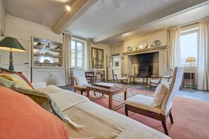 Comfort Cottage, Ensuite (Maison de la douve  ) | Lounge - Manoir du Quesnay (Mandeville-en-Bessin)