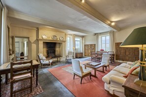 Comfort Cottage, Ensuite (Maison de la douve  ) | Lounge - Manoir du Quesnay (Mandeville-en-Bessin)