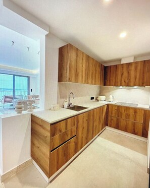 Private kitchen - 5 min from beaches, 2-bedroom apartment, panoramic sea view, swimming pool. (Cannes)
