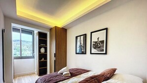 2 bedrooms, iron/ironing board, bed sheets