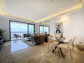 Interior - 5 min from beaches, 2-bedroom apartment, panoramic sea view, swimming pool. (Cannes)