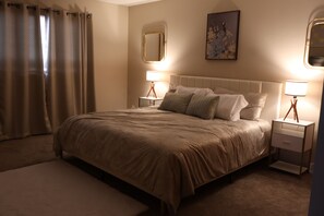 3 bedrooms, iron/ironing board, travel crib, free WiFi - Superhome Riverbottoms Home in Bismarck (Bismarck)
