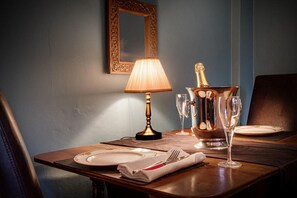 Cottage | Interior - Charming Reigate Cottage Retreat (Redhill)