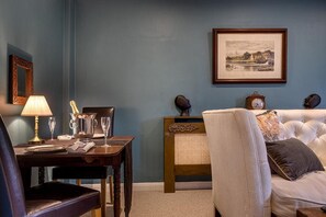 Cottage | Interior - Charming Reigate Cottage Retreat (Redhill)