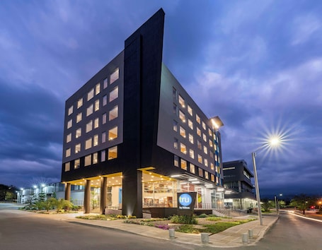 Exterior. Tru By Hilton Cali Sur