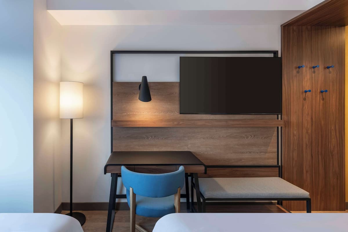 Standard Room, 2 Twin Beds | Hypo-allergenic bedding available, down comforters, in-room safe, desk