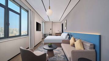 Deluxe Room, 1 King Bed | In-room safe, desk, blackout drapes, soundproofing