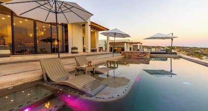 4-Villa Estate: Steps to Beach ~ 3Mi Flora Farms ~ 180° Ocean Views ~ Pool