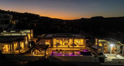 4-Villa Estate: Steps to Beach ~ 3Mi Flora Farms ~ 180° Ocean Views ~ Pool