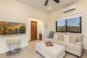 Smart TV, fireplace, stereo