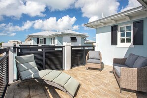 Terrace/patio - Luxurious Gated Key West Oasis: 3 Bed + 4th Floor Sleeper, Elevator, & Golf Cart (Key West)