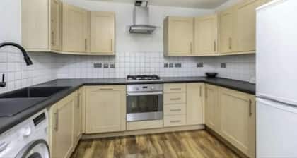 Cosy Feltham Apartment With 2 Bedrooms