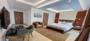Family Room, Balcony | 1 bedroom, desk, laptop workspace, soundproofing