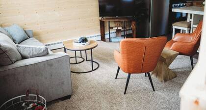 Raven's Pine Suite #6 AuroraGetaway